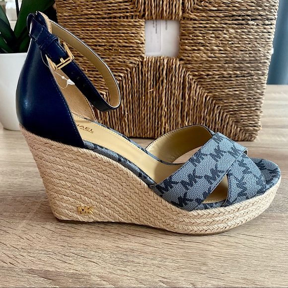 Michael Kors Kimberly Wedge Sandals  Denim/ Navy 10 - Picture 1 of 7